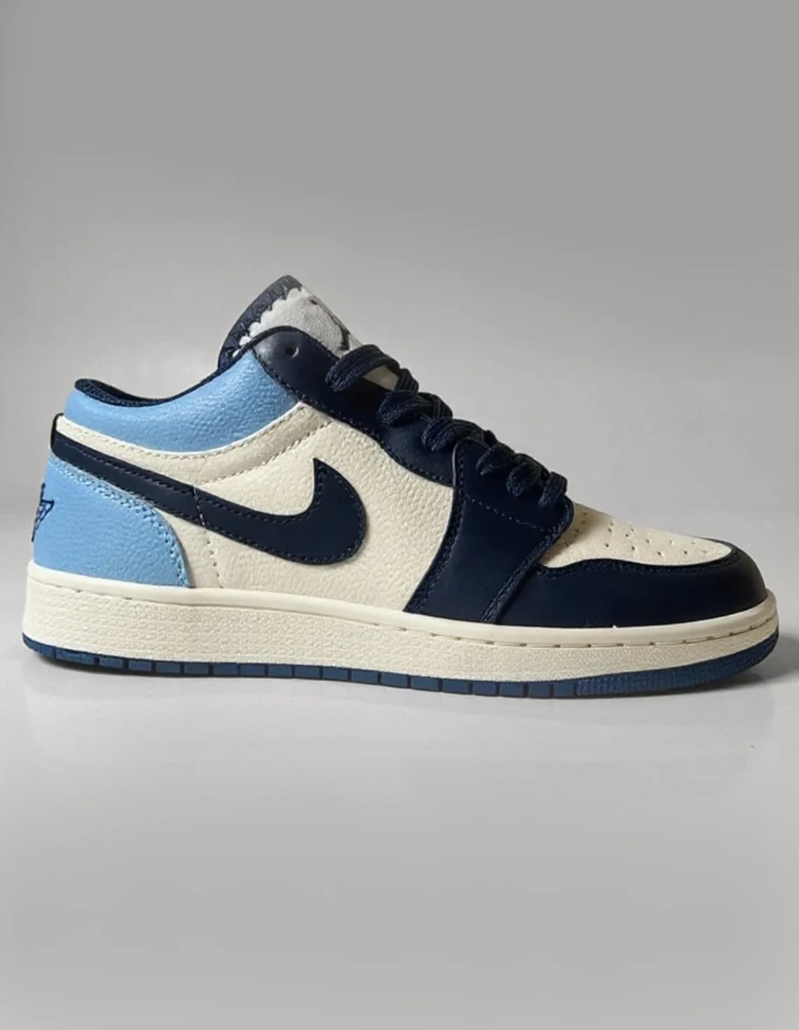 کفش روزانه زنانه نایکی Air Jordan 1 Low LX W